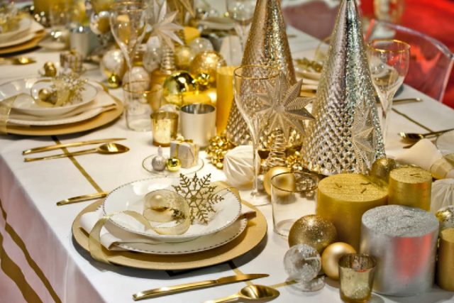 Decoración de mesa en dorado