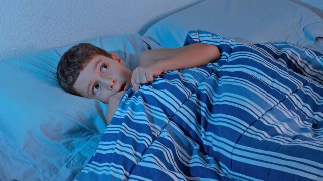 Cómo tratar un trastorno del sueño en niños.